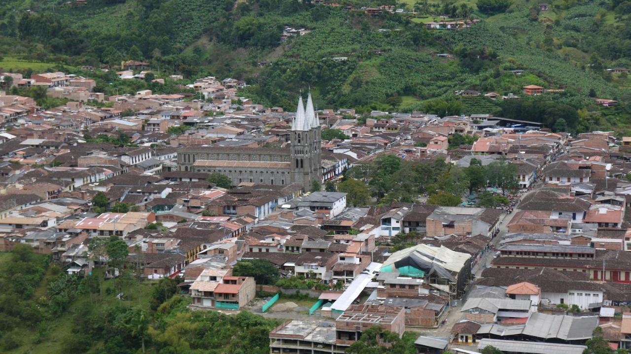 Hostal Naty Luna Jardin Bagian luar foto