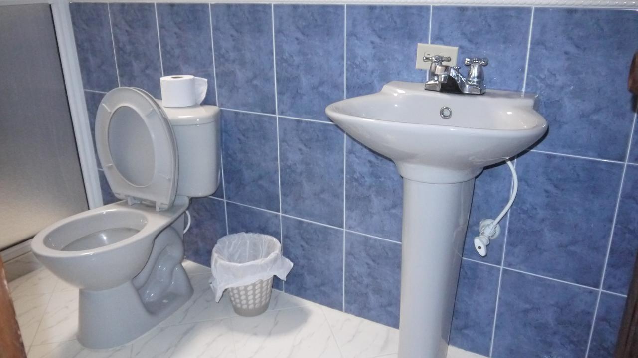 Hostal Naty Luna Jardin Bagian luar foto