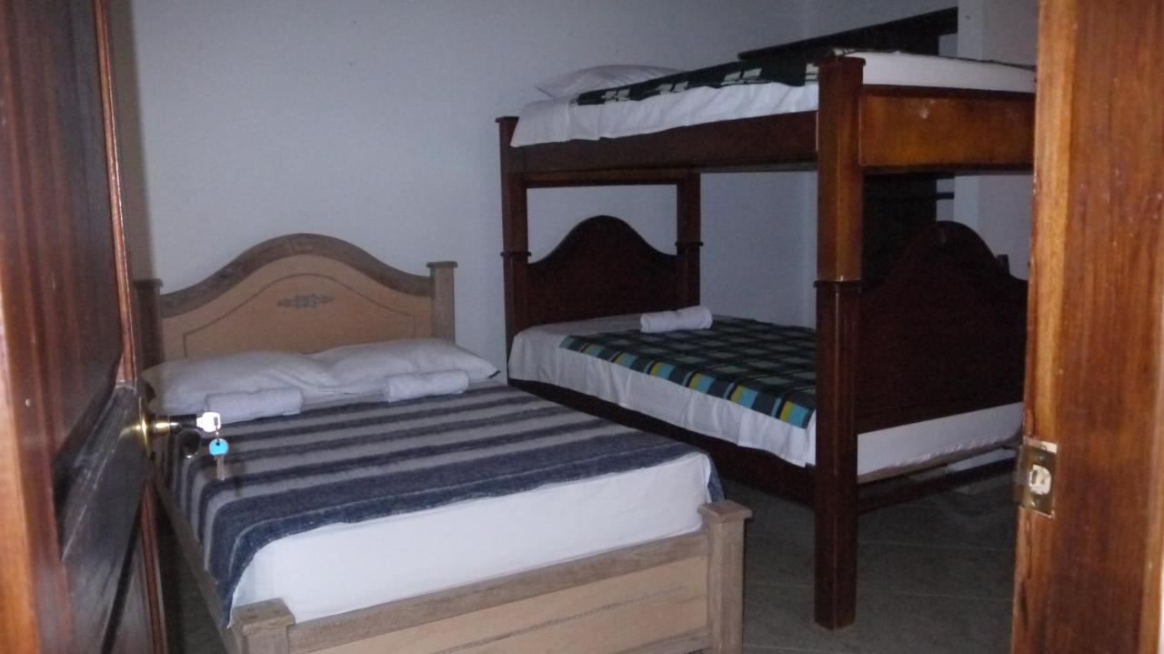 Hostal Naty Luna Jardin Bagian luar foto