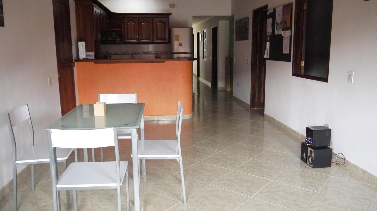 Hostal Naty Luna Jardin Bagian luar foto