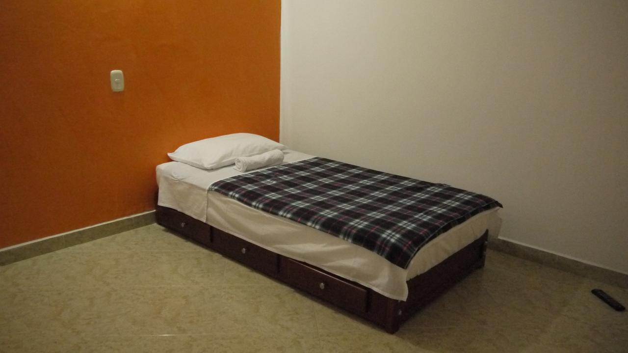 Hostal Naty Luna Jardin Bagian luar foto