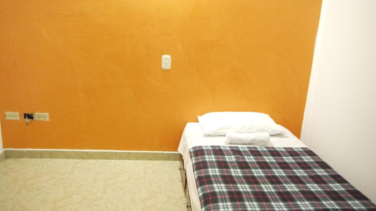 Hostal Naty Luna Jardin Bagian luar foto