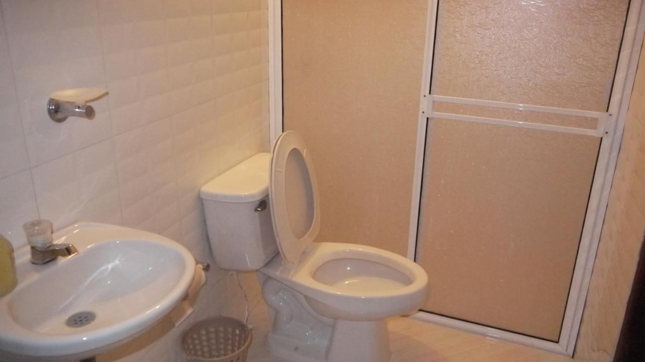 Hostal Naty Luna Jardin Bagian luar foto