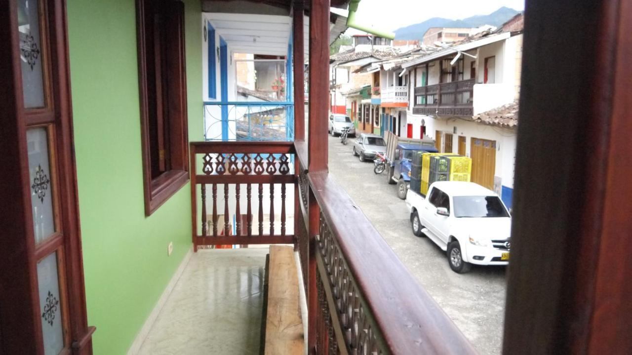 Hostal Naty Luna Jardin Bagian luar foto