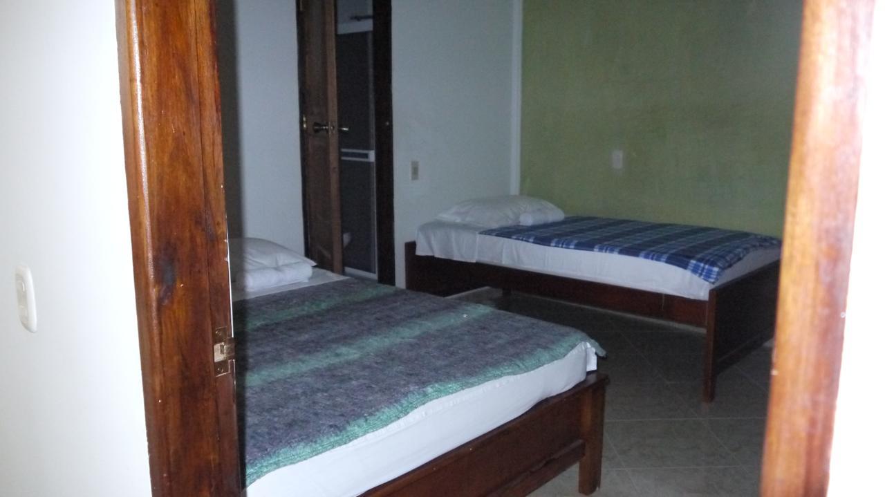 Hostal Naty Luna Jardin Bagian luar foto