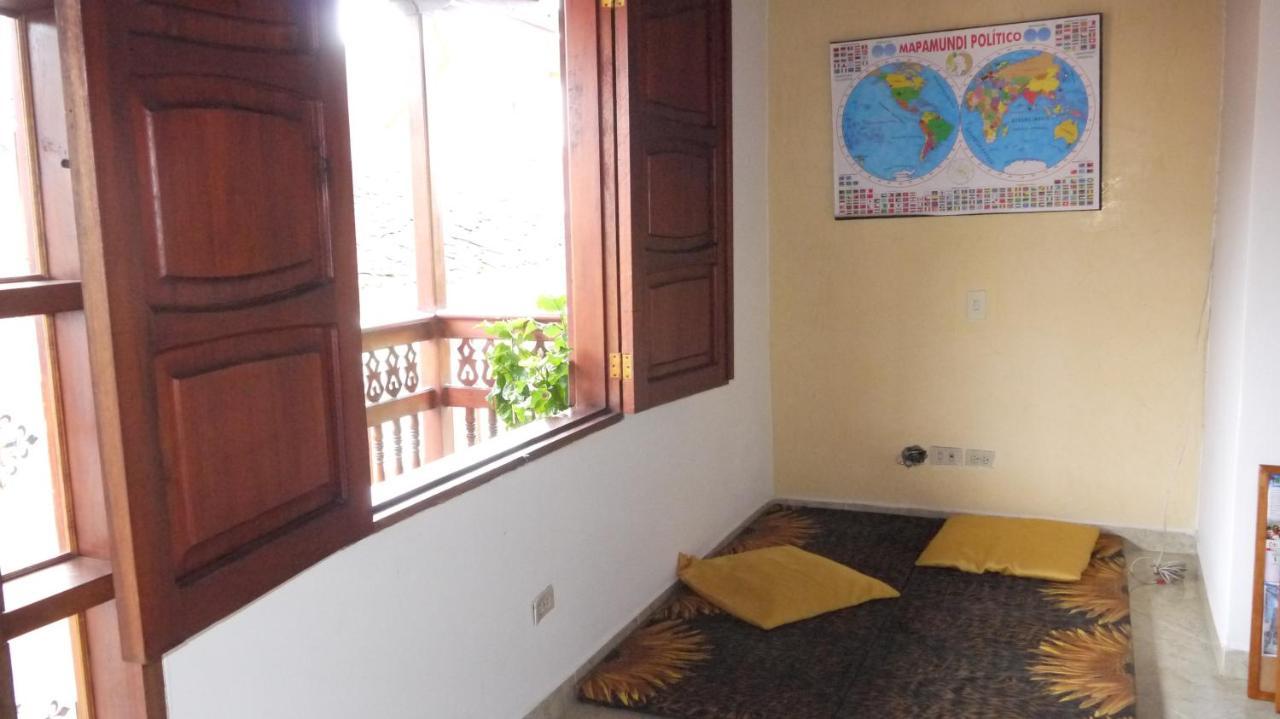 Hostal Naty Luna Jardin Bagian luar foto