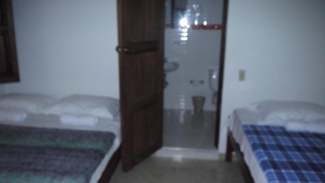 Hostal Naty Luna Jardin Bagian luar foto